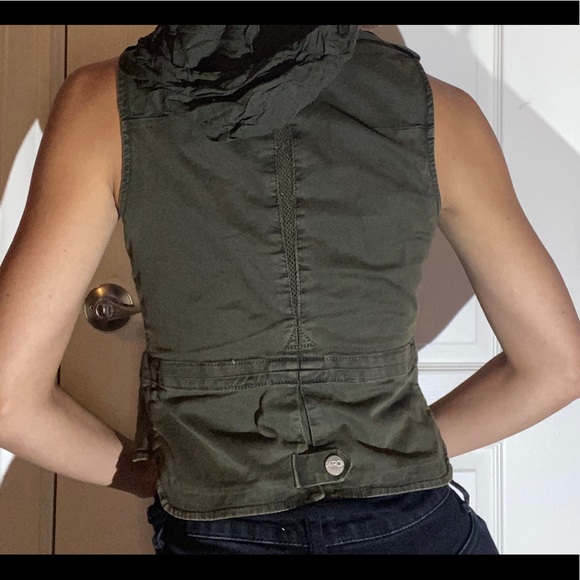 LaRok Army Utility Vest w/ Detachable Hood - Picture 2 of 3